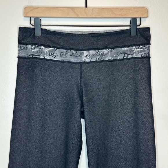 🎉LULULEMON High Rise Flared Leggings Pants Size 6 - Picture 5 of 16